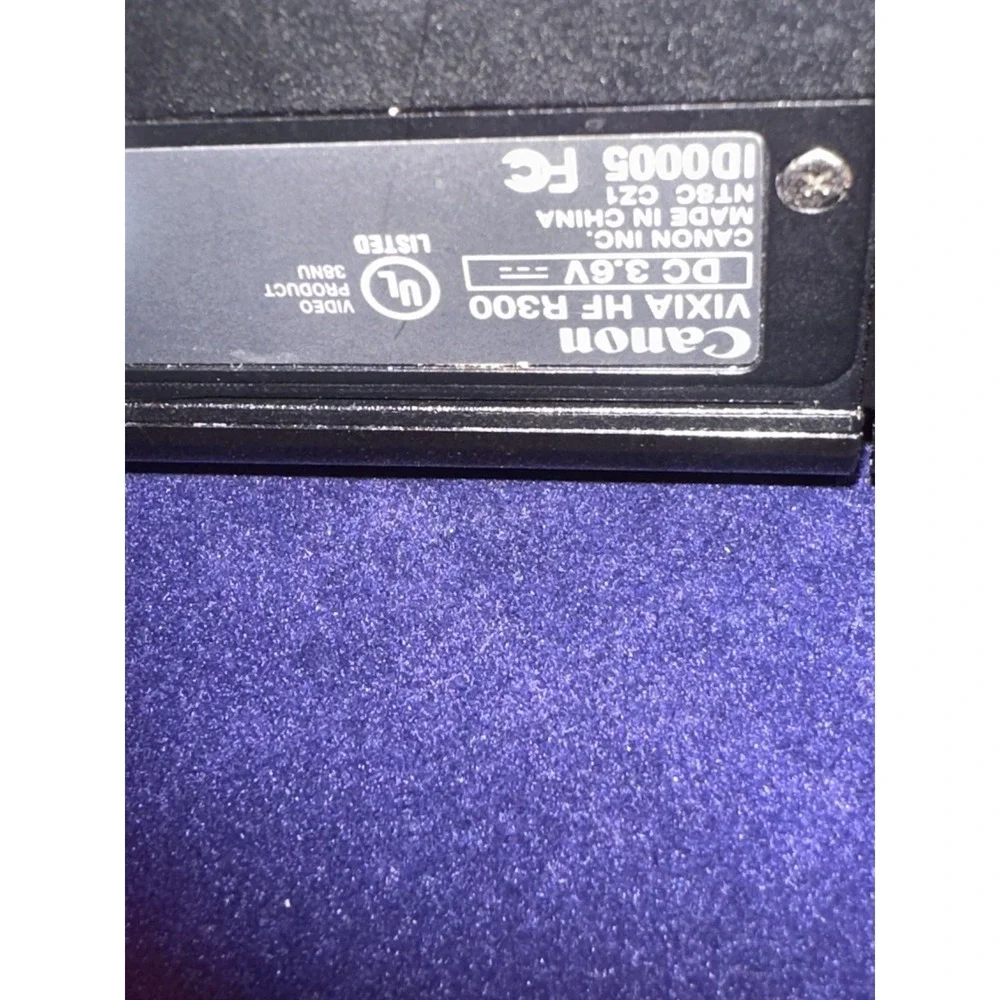Canon VIXIA HF R300 HD Handheld Camcorder Black 32x Zoom 3